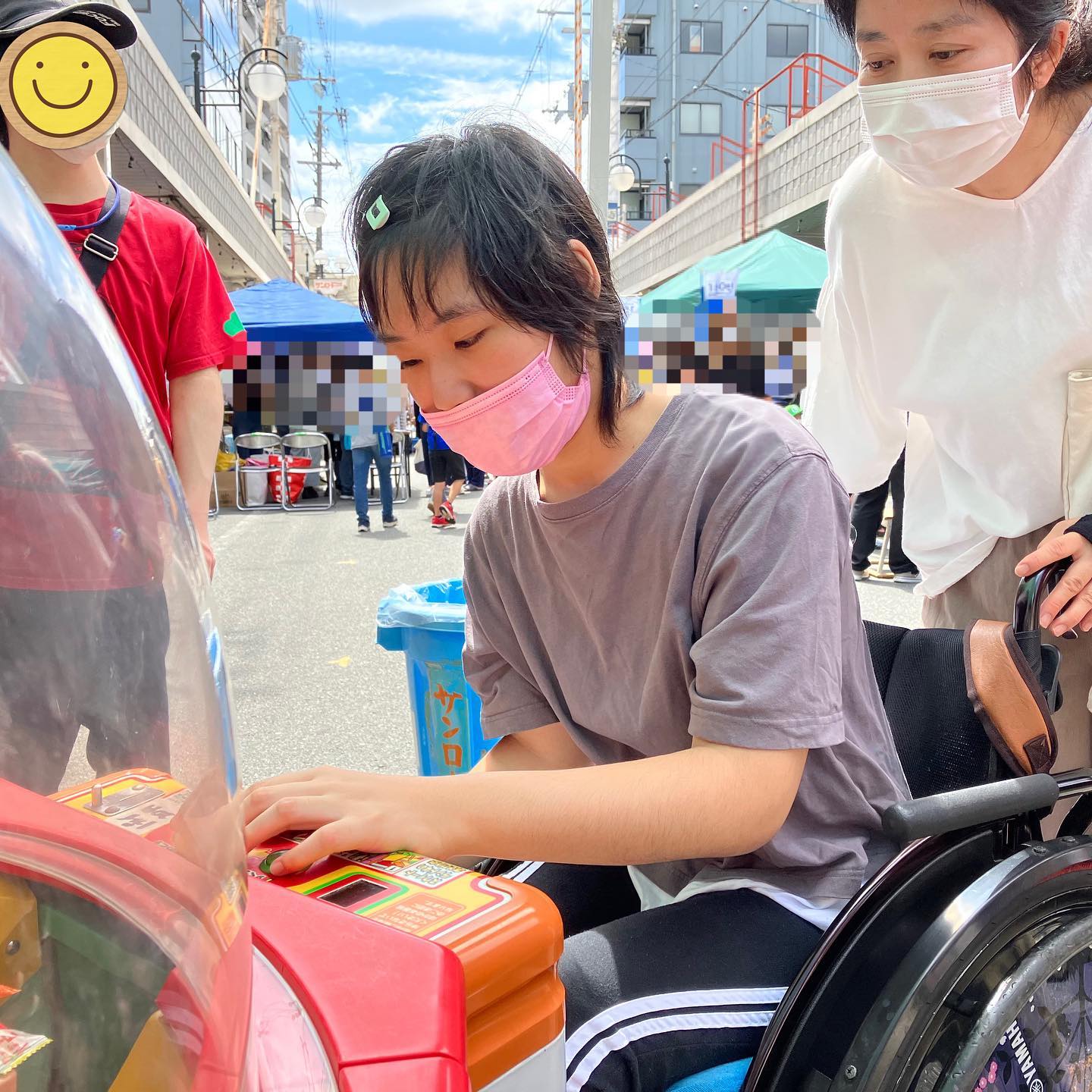 こんにちは六花です少し前になりますが、サンロード小阪商店街で開催された「第41回サンサン祭り」へ行ってきました心配していた天気も暑すぎるほどでした🥵🫠数多くの来場者がいらっしゃって、思ったように見てまわれませんでしたが、クレーンゲーム🕹やストラックアウト️をして楽しみました🥳お祭りムードたっぷりの中、たこせんとジュースを食べてお祭りの雰囲気を満喫しました#生活介護#生活介護六花#生活介護事業所#生活介護施設#生活介護事業 #障害福祉#障害者福祉#東大阪#東大阪市#八尾#八尾市#短期入所#ショートステイ#ショートステイ六花#六花#サンサン祭り