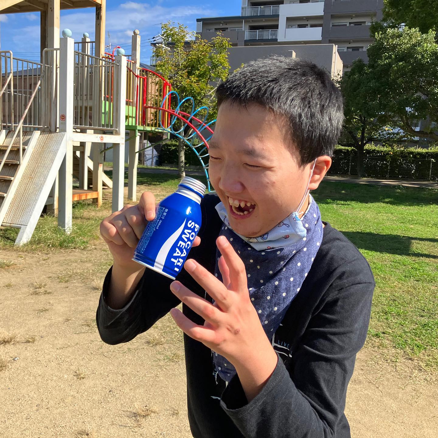 こんにちは六花です先週金曜日に近くの「金岡公園」まで行ってきましたこの日は終日お仕事の予定でしたが、午後からはゆっくりまったりと公園で過ごしました遊具🛝で思いっきり遊んだりする人、思う存分走ったり‍♂️人、みんなで思いっきり笑ったり楽しいひとときを過ごすことができました🥺また今週も一緒にみんなで頑張っていきましょうね🤝#生活介護#生活介護六花#生活介護事業所#生活介護施設#生活介護事業 #障害福祉#障害者福祉#東大阪#東大阪市#八尾#八尾市#短期入所#ショートステイ#ショートステイ六花#六花#秋晴れの青空