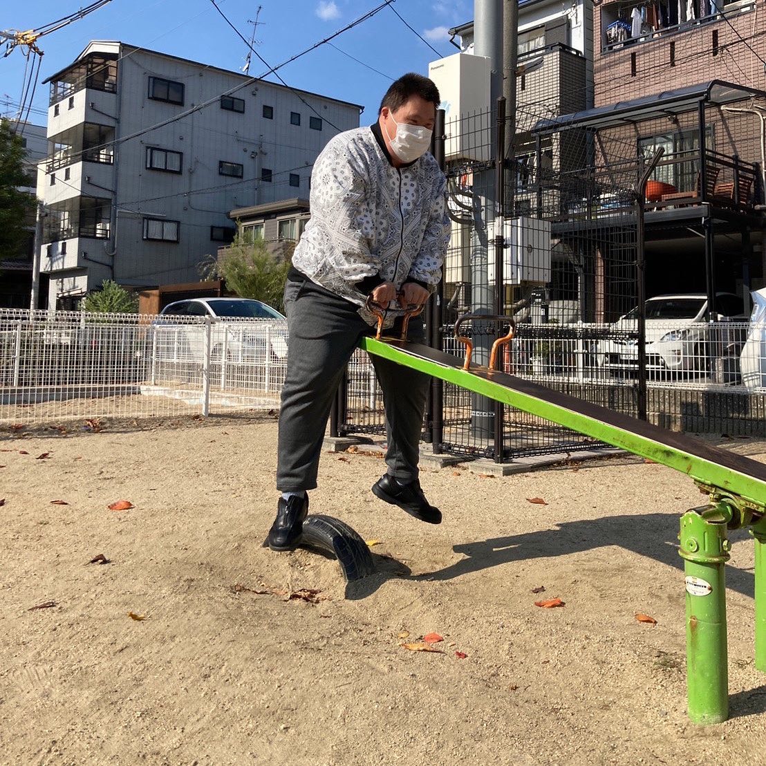 こんにちは六花です秋晴れ️のお天気の中、お昼休みに近くの公園までお出かけしました‍♀️‍♂️滑り台🛝で遊んだり、シーソーに乗ったりしてまったりのんびり過ごしました日中はまだ暖かい日️が多いですが、朝晩の寒さにはみなさまどうぞご用心くださいませ※生活介護 六花は明日はお休みをいただきます🏻‍♂️#生活介護#生活介護六花#生活介護事業所#生活介護施設#生活介護事業 #障害福祉#障害者福祉#東大阪#東大阪市#八尾#八尾市#短期入所#ショートステイ#ショートステイ六花#六花#お昼休みのひととき