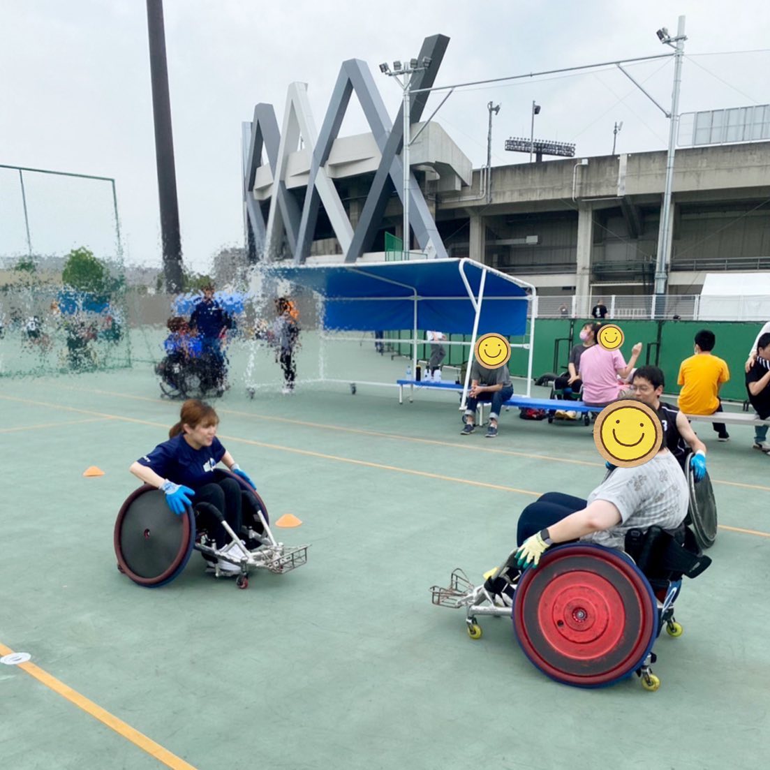 こんにちは六花です6月10日（土）に花園中央公園で開催された「フードフェス」に行ってきましたウィルチェアスポーツコートでは、「車いすラグビー🏉」と「ボッチャ」を体験させていただきました🥺🥳「車椅子ラグビー🏉」では、実際にボールを使うことはありませんでしたが、車椅子を乗って操作したり、車椅子同士でタックル体験をしたりすることができましたまた、自衛隊車両や消防車両が展示された「はたらく車ブース」では、実際に車両に乗ってみたりしてみなさん楽しそうでした本当に良い体験をさせていただいた1日でした🥺生活介護 六花　〒577-0814東大阪市南上小阪10-54TEL 06-6224-4686#生活介護#生活介護六花#生活介護事業所#生活介護施設#生活介護事業 #障害福祉#障害者福祉#東大阪#東大阪市#八尾#八尾市#短期入所#ショートステイ#ショートステイ六花#六花#花園中央公園